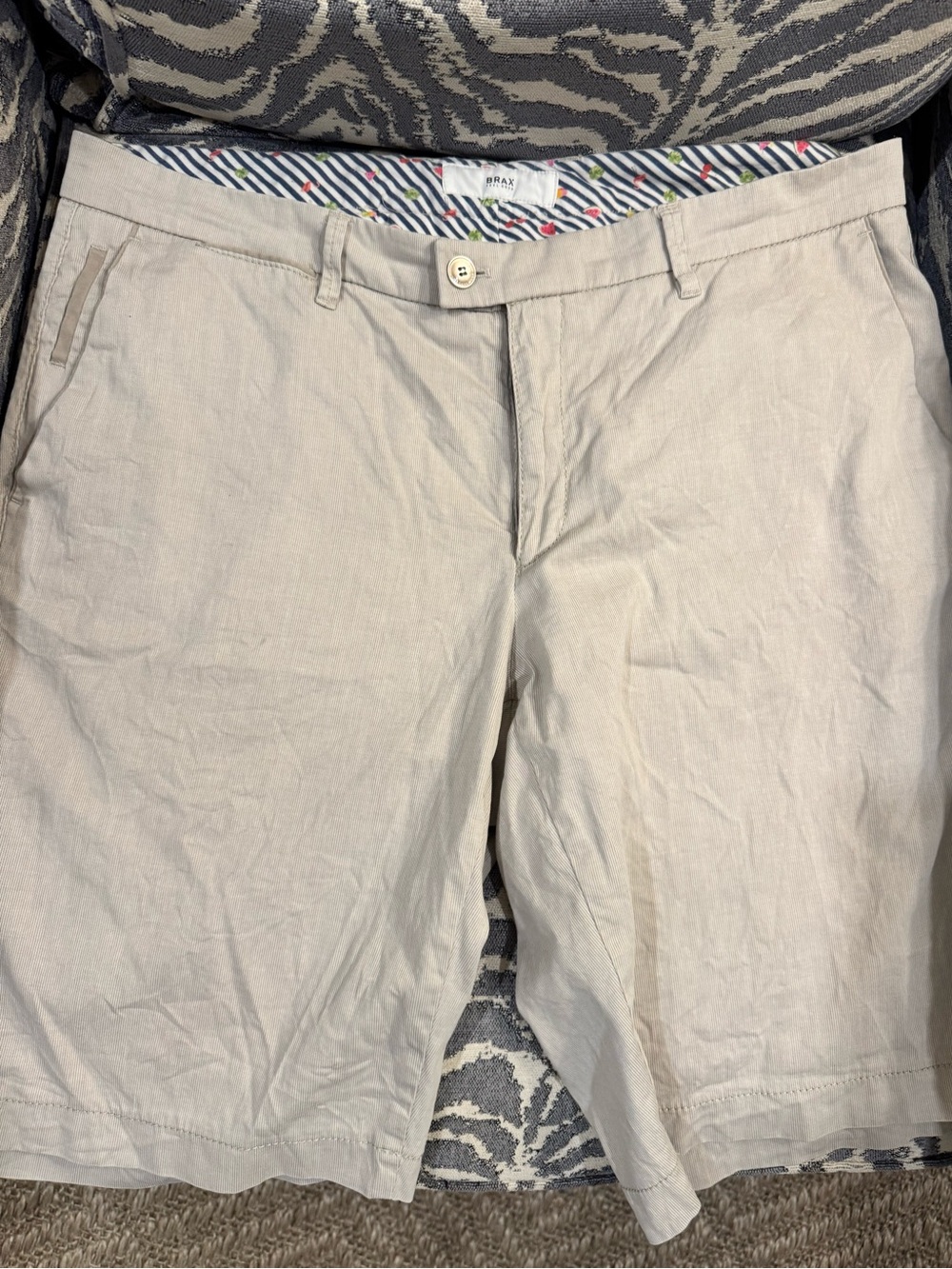EUC BRAX MODEL: BARRY MT-WA Khaki shorts SIZE 38-34